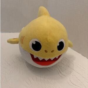 Baby Shark Pinkfong Dancing Doll Singing Yellow Plush WowWee Nickelodeon Works